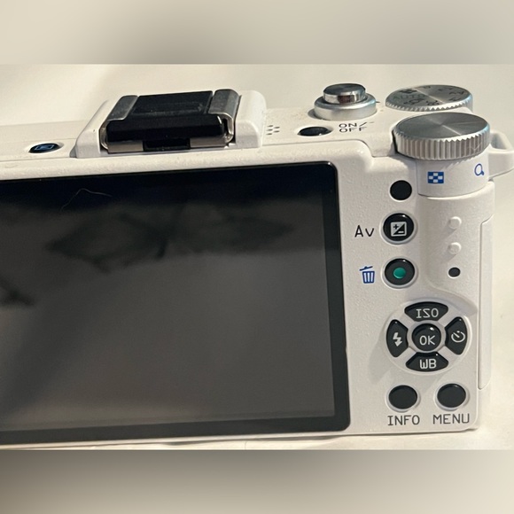 BRAND NEW Pentax digital camera/video camera w/ pop-up flash & storage drive! - Picture 13 of 14